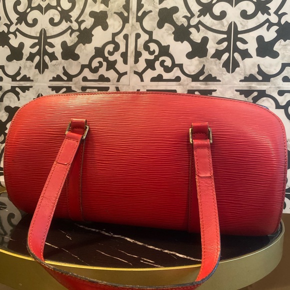 LOUIS VUITTON Epi Soufflot Castillan Red - Picture 2 of 9